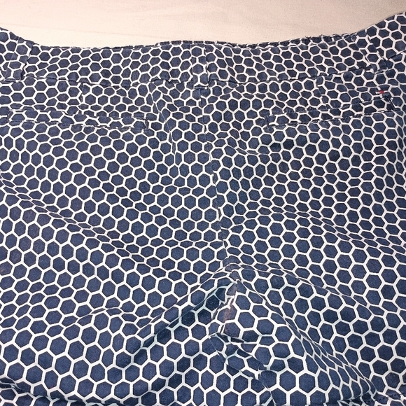 TOMMY HILFIGER Blue White Hexagonal Preppy Summer Edgy Damask  Shorts  (#655) - Picture 6 of 8